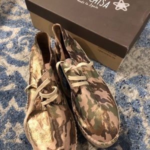 Conchisa platform leather sneakers in camo.